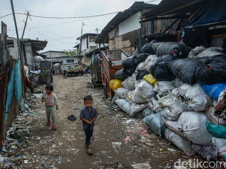 Detak Kehidupan di Kampung Pemulung Bintara Jaya