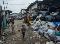Detak Kehidupan di Kampung Pemulung Bintara Jaya