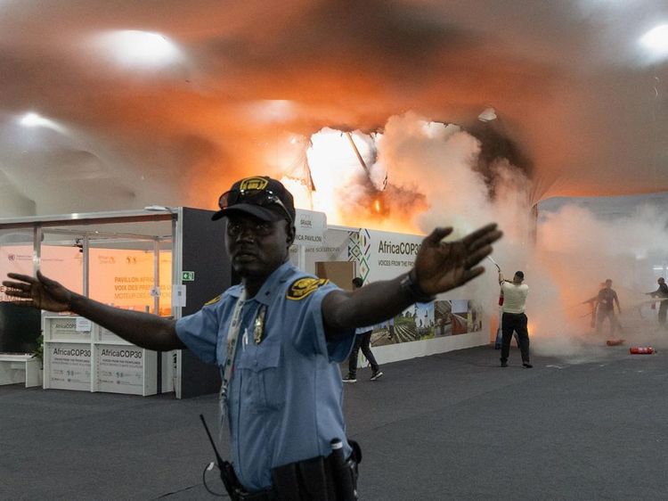 Detik-detik Kebakaran Paviliun di COP30 Brasil