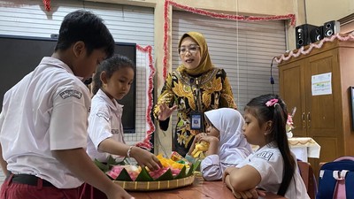Saat Dirjen GTK Mengajar Matematika dengan Aneka Rupa Jajanan Tradisional