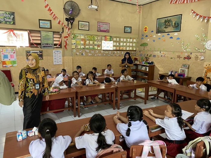 Dirjen GTK mengajar di SDN 1 Banyuagung, Kota Surakarta, Jawa Tengah, Jumat (21/11/2025).