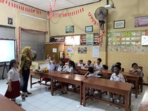 Terjun ke Kelas, Dirjen GTKPG Ajarkan Langsung Matematika Gembira untuk Anak SD