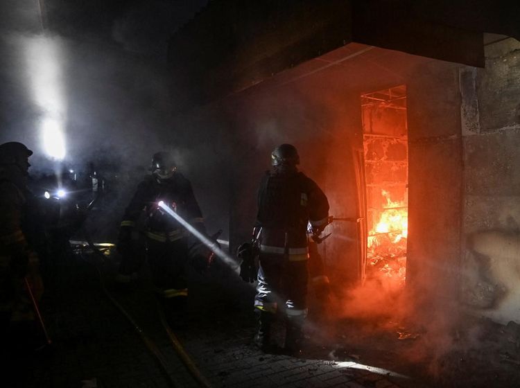 Drone Rusia Hantam Zaporizhzhia, Petugas Damkar Berjuang Padamkan Api