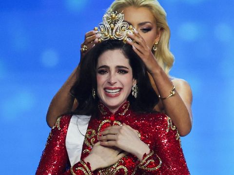 Fatima Bosch dari Meksiko bereaksi saat dinobatkan sebagai Miss Universe 2025 selama kontes Miss Universe ke-74 di Bangkok, Thailand, 21 November 2025. (REUTERS/Chalinee Thirasupa)