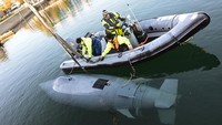 Proses ini merupakan bagian dari rangkaian pengujian kemampuan navigasi dan pemantauan bawah laut yang tengah dikembangkan untuk kebutuhan penelitian kelautan serta keamanan maritim. REUTERS/Fabian Bimmer
