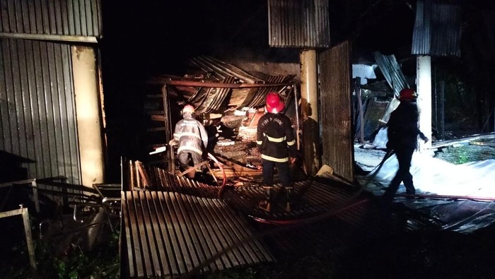 Gudang dan Mess Karyawan Hotel Terbakar