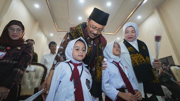 Kunjungi Sekolah Rakyat Malang, Gus Ipul Beri Motivasi ke Siswa-Orang Tua