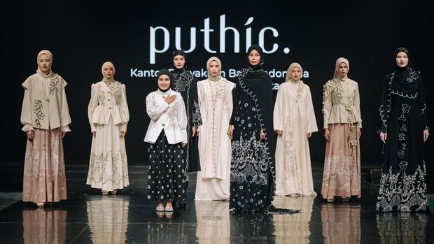 Koleksi busana di Indonesia International Modest Fashion Festival 2025 (IN2MOTION Fest 2025) di  di JIEXPO Convention Centre & Theater, Jakarta.