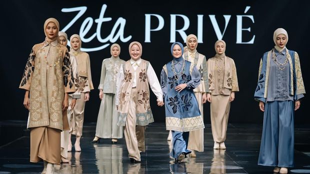 Koleksi busana di Indonesia International Modest Fashion Festival 2025 (IN2MOTION Fest 2025) di  di JIEXPO Convention Centre & Theater, Jakarta.