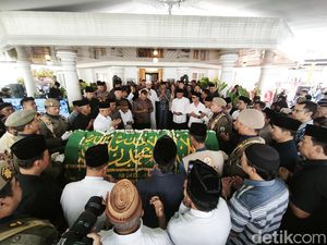 Jenazah Istri Wali Kota Malang Dimakamkan di TPU Kasin