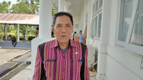 Kadiskop UKM NTT, Lery Rupidara, saat diwawancarai di Aula Rumah Jabatan Gubernur NTT, Jumat (21/11/2025). (Foto: Simon Selly/detikBali)