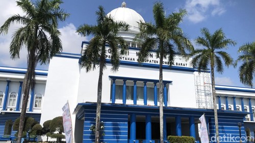 Kantor Bupati Lombok Barat. (Foto: M Zahiruddin/detikBali)