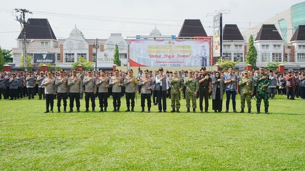 Kapolri dan Sultan HB X di Apel Srawung Agung Kapolri dan Sultan HB X di Apel Srawung Agung