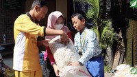 Proyek inovatif tersebut dimulai saat Raihan mengikuti ajang Penganugerahan Pangeran dan Puteri Lingkungan Hidup 2024. Hal ini berawal dari kepeduliannya terhadap banyaknya sampah kulit bawang putih yang hanya diolah menjadi kompos, seperti dikutip dari GNFI (20/11). Foto: YouTube Tunas Hijau Indonesia
