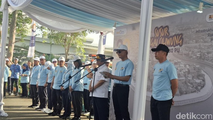 Kick-off Nasional Hari Bakti PU ke-80 tepian Sungai Ciliwung. (Brigitta/detikcom)