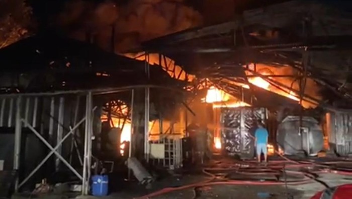 Kebakaran Gudang Oli Bekas di Bogor Belum Padam, Damkar Ungkap Kendalanya