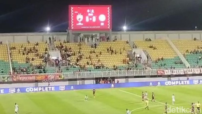 Laga PSM Vs PSBS Biak di Stadion Gelora BJ Habibie.