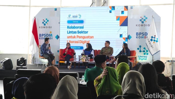 Literasi Digital Komdigi