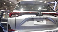 Mengusung tema Hybrid EV untuk Semua, Toyota Veloz Hybrid dirancang sebagai mobil hybrid yang lebih terjangkau.