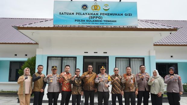 Menkum Tinjau Dapur SPPG Polda Sulteng