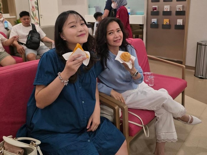 NIta Vior menunggu waktu melahirkan.