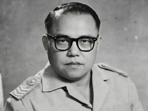 Oevaang Oeray: Tokoh Dayak, Guru hingga Gubernur Kalbar