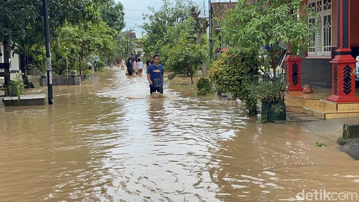 Penampakan banjir di Desa Jimbaran Kecamatan Margorejo Pati, Jumat (21/11/2025).