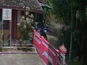 Maling Gasak Motor Guru SD di Kokap Terekam CCTV, Ciri-cirinya Diungkap