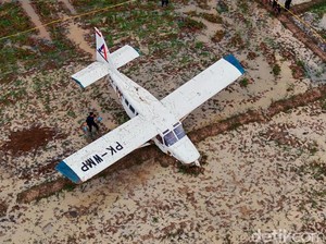6 Fakta Pesawat Mendarat Darurat di Karawang: Penyebab hingga Kesaksian Pilot