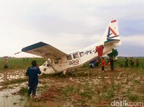 Pesawat Mendarat Darurat di Sawah Karawang, Ini 6 Faktanya
