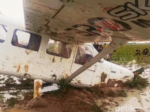Nasib Mujur 5 Awak Pesawat yang Mendarat Darurat di Sawah Karawang