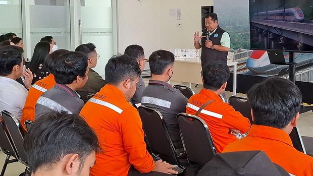 Petugas Kereta Cepat Whoosh jalani tes urine secara acak. (Dok. KCIC)