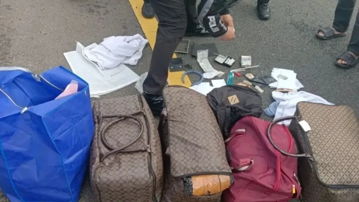 Petugas ungkap dugaan peredaran narkotika di jalur tol Bakter. (ANTARA/HO-Tol Bakter)