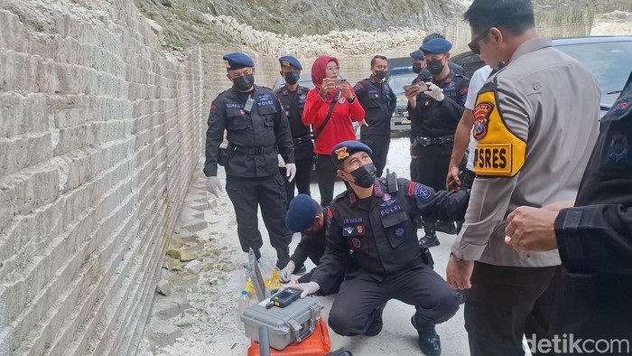 Polda Jatim cek TKP bekas galian C lokasi 6 santri Bangkalan tewas