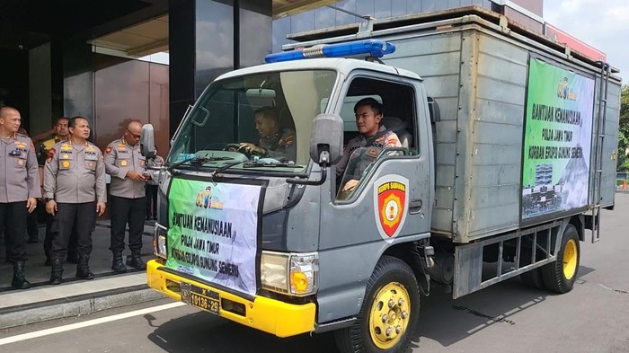 Polda Jatim kirim bantuan untuk korban Semeru