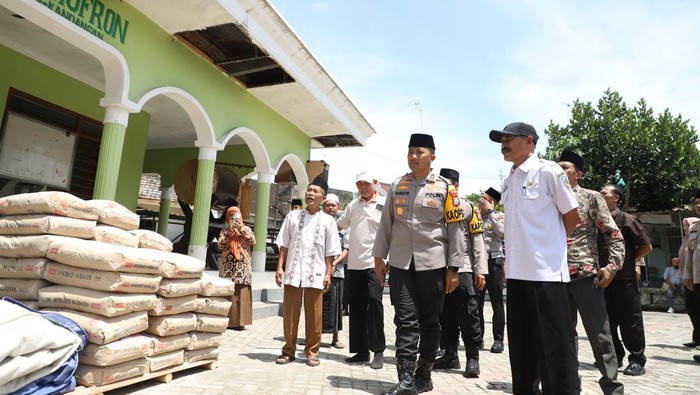 Polres Kediri Hadirkan Bantuan Material untuk Percepatan Pembangunan Masjid di Kandangan