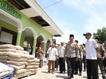 Dukung Pembangunan Masjid, Polres Kediri Salurkan Puluhan Karung Semen