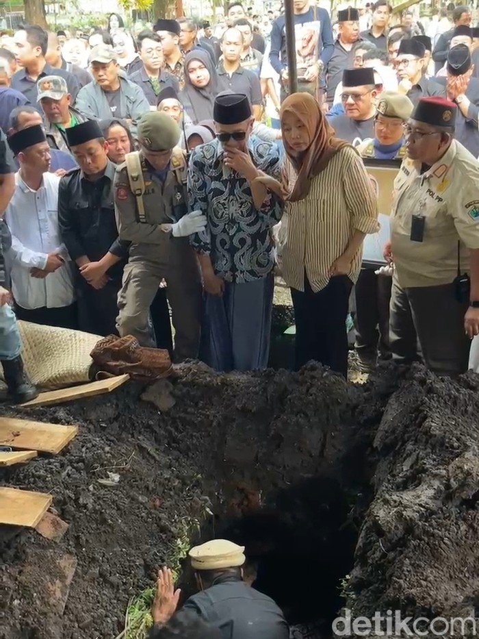 Prosesi pemakaman istri Walkot Malang Wahyu Hidayat