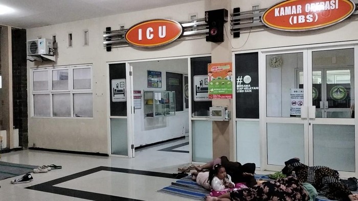 Ruangan tempat korban awan panas Semeru dirawat di RSUD dr Haryoto Lumajang. Plt. Wakil Direktur Pelayanan RSUD dr. Haryoto Lumajang, dr. Yanna Susanti, Sp.KFR