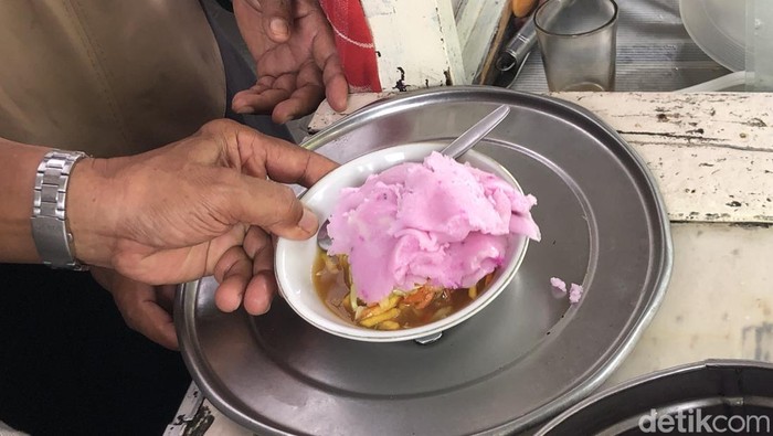 Rujak Es Krim Pak Paino di Pakualaman Jogja. Foto diunggah Jumat (21/11/2025).
