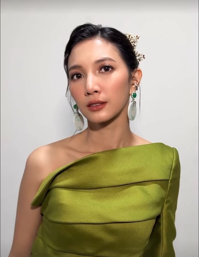 Riasan wajah Sheila Dara mengedepankan tampilan fresh sekaligus glamor. Kesannya elegan tapi tetap natural. Foto: Instagram/@hagaipakan