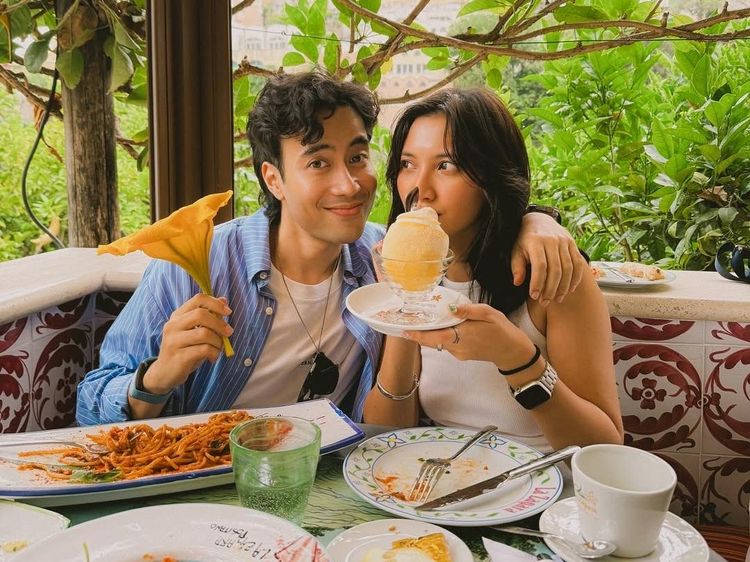 Momen Sheila Dara Kulineran Bareng Vidi Aldiano Suami Selamanya