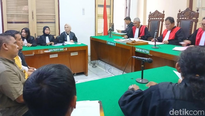 Sidang terdakwa korupsi dana BOS di SMAN 16 Medan, berlangsung diruang Cakra 6 Pengadilan Tipikor Medan. (Foto: Juita Sinuhaji/detikSumut).