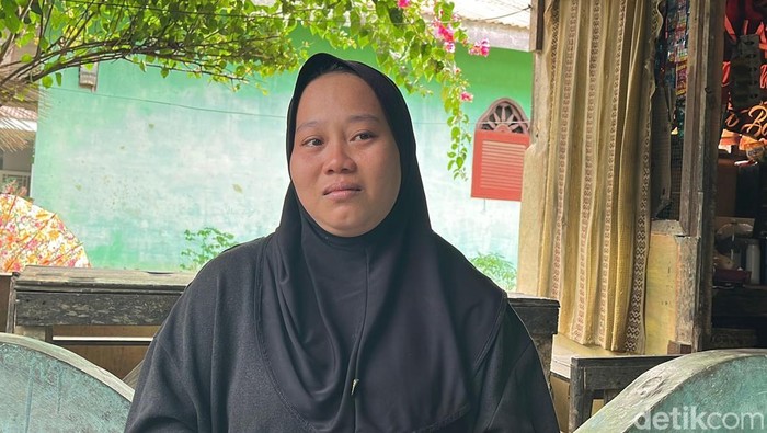 Siti, Ibu korban Jakup saat diwawancarai. (Finta Rahyuni/detikSumut)