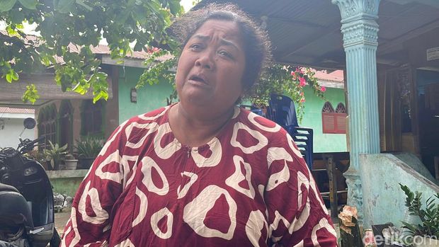 Siti, Ibu korban Jakup saat diwawancarai. (Finta Rahyuni/detikSumut)