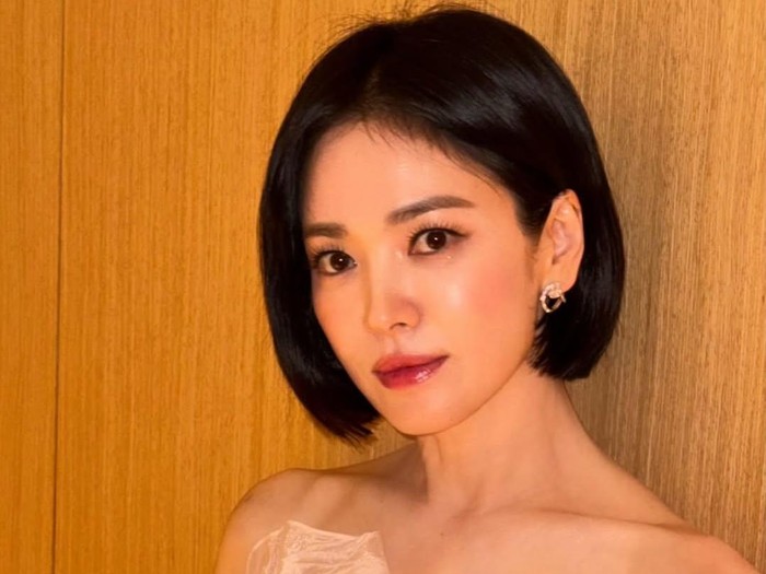 Penampilan Song Hye Kyo di Blue Dragon Film Awards 2025.