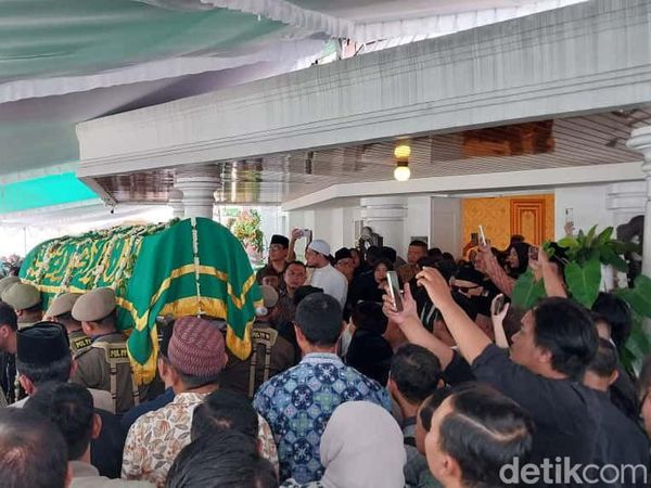 Potret Suasana Duka di Rumah Jabatan Walkot Malang Usai Istri Wafat