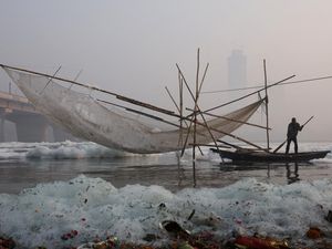Sungai Ikonik India Kian Terkubur Pencemaran