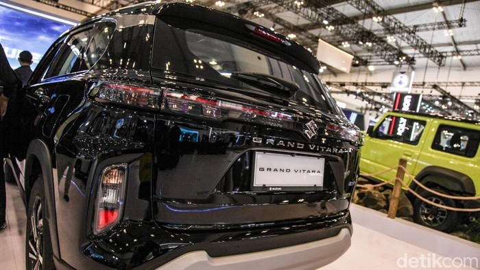 PT Suzuki Indomobil Sales (SIS) meluncurkan Suzuki Grand Vitara terbaru di pameran Gaikindo Jakarta Auto Week atau GJAW 2025 di ICE BSD City, Tangerang, Jumat (21/11/2025). Kendaraan tersebut mendapat pembaruan minor dibandingkan model sebelumnya.