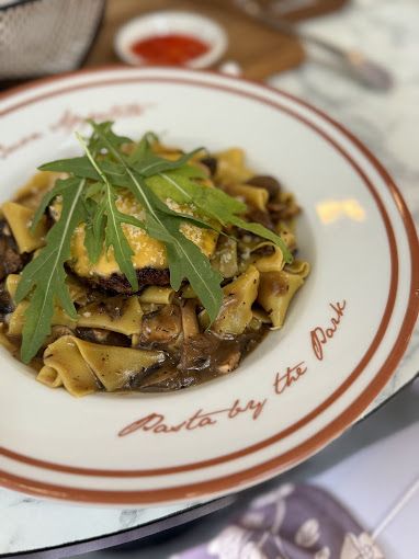 Jajan Tanpa Ribet! 7 Kuliner Enak yang Mudah Diakses dari MRT